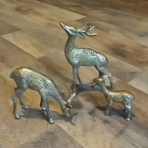 Very beautiful vintage statue of three deer
